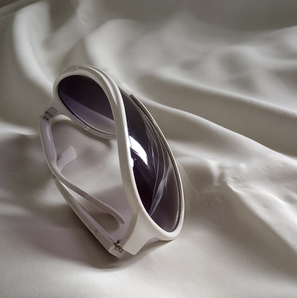 D&G inspired sunnies (Vintage) - Picture 10 of 11